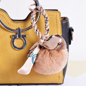 Yongze filles mignon ruban personnalisé <span class=keywords><strong>grosse</strong></span> <span class=keywords><strong>peluche</strong></span> <span class=keywords><strong>boule</strong></span> de fourrure porte-clés <span class=keywords><strong>peluche</strong></span> - Product Image 4