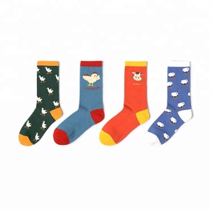Feliz divertido <span class=keywords><strong>lindo</strong></span> de dibujos animados vaca <span class=keywords><strong>pollo</strong></span> ovejas Impresión de patrón Calcetines de las mujeres - Product Image 1