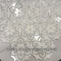 Mosaïque de fleurs en marbre blanc de Thassos, mosaïque de fleurs en nacre, mosaïque de pierres mélangées en coquillages