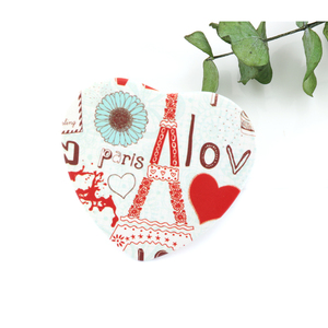 Boutons de badge en plastique blanc avec logo, pas cher, logo personnalisé de bande dessinée, bon marché, logo, imprimé cœur, en vogue, vente en gros - Product Image 4