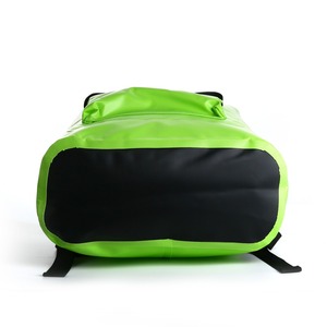 Sac à dos de voyage et d'aventure étanche 22L en PVC 500D, moderne, portable, avec courbe physiologique du dos et fermeture Roll-Top, idéal pour la vente en gros (OEM) - Product Image 4