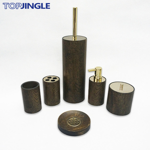 Joli ensemble d'accessoires de salle de bain cylindrique en bois brun Toon - Product Image 1