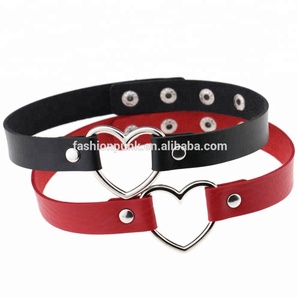 Collana Choker alla <span class=keywords><strong>Moda</strong></span> per Donne, Stile Harajuku Punk Gotico in Pelle PU con Catena a Cuore, Borchie e Fibbia - Product Image 2