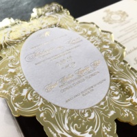 Invitación de espejo de acrílico dorado extravagante de diseño creativo con menú de terciopelo o acrílico de boda