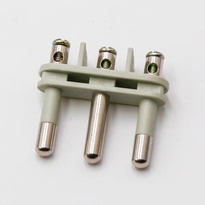 Inserción de enchufe italiano IT-105, CEI, 4,0 MM, 10A, 2 pines, 2 polos, 2 clavijas, semiaislado - Product Image 1