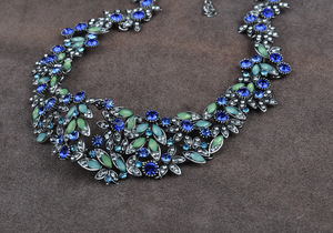Collier en multi-cristal à petites fleurs pour femmes, bijou fait main, nouvelle collection 2018