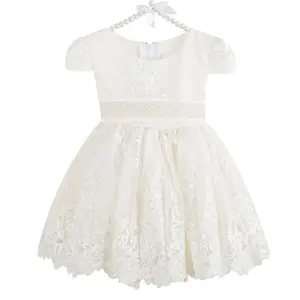 新到货美丽的休闲花珍珠白色婴儿蕾丝连衣裙