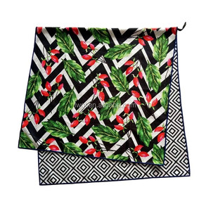 Serviette <span class=keywords><strong>de</strong></span> <span class=keywords><strong>plage</strong></span> double face en microfibre gaufrée Tesalate imprimée - Product Image 1