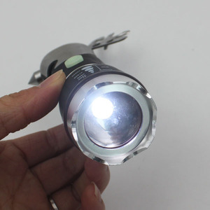 車用LED懐中電灯を備えた屋外キャンプ車の安全ハンマーウィンドウブレーカーエスケープ緊急ツール - Product Image 6