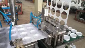 Новая полностью автоматическая машина для производства одноразовых пластиковых стаканчиков