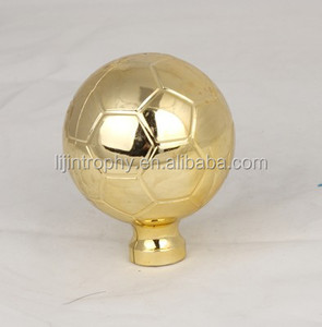 Fournir des pièces <span class=keywords><strong>de</strong></span> trophée <span class=keywords><strong>de</strong></span> <span class=keywords><strong>ballon</strong></span> <span class=keywords><strong>de</strong></span> football en or pour <span class=keywords><strong>2018</strong></span> Souvenirs Souvenir - Product Image 3