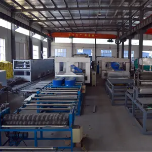 China Hersteller automatische Gummi Auto Matte Herstellung Maschine voll HDPE Rohr Extrusion Preis Hühner füße Verarbeitung Herstellung
