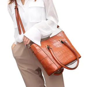 2018 रेट्रो शैली महिलाओं के डिजाइनर मगरमच्छ/मगरमच्छ चमड़े झोला दूत बैग शीर्ष संभाल कंधे बैग आवारा ढोना हैंडबैग