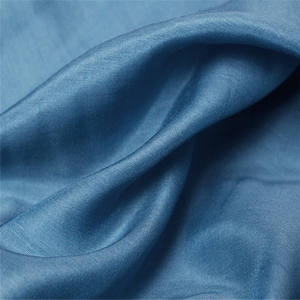 割引価格の既製品 中国サプライヤー シルク混紡 30%シルク+70%コットン 快適な感触のコットンシルク生地 女性用アパレル向け - Product Image 1