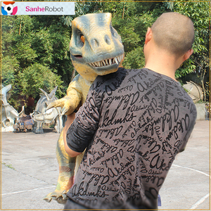 Marionnette à main animatronique réaliste Triceratop et Velociraptor accessoires de modèle pour enfants marionnette de dinosaure pour bébé - Product Image 2