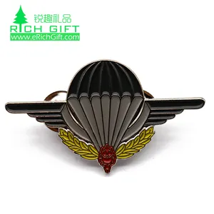 air force sicherheit kräfte abzeichen Suppliers-China hersteller keine mindest auftrag custom metall vergoldung sicherheit pilot wings pin abzeichen für verkauf