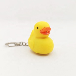 LLavero de pato amarillo tembloroso con sonido - Product Image 3