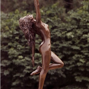 Scultura da Giardino in Bronzo di Donna Danzante, <span class=keywords><strong>Arte</strong></span> in Metallo Fuso con Corpo Sottile, Altezza 1,8m - Product Image 1