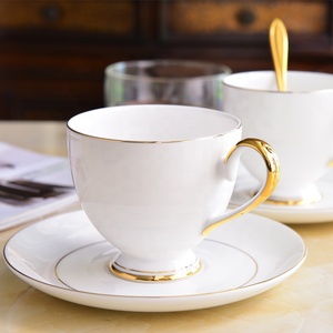 Bordo oro Bone China 200ml <span class=keywords><strong>tazze</strong></span> <span class=keywords><strong>da</strong></span> caffè e piattino <span class=keywords><strong>porcellana</strong></span> tazza <span class=keywords><strong>da</strong></span> tè piatto con il tuo logo - Product Image 4