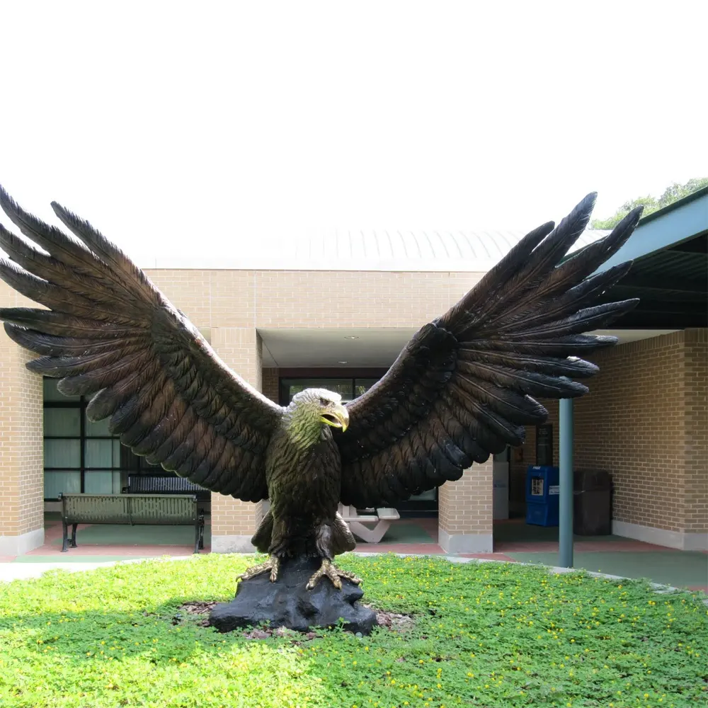 Escultura de estátua de águia voadora extra grande em metal para jardim ao ar livre em bronze para venda