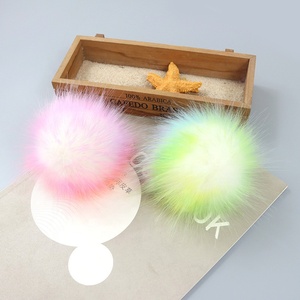 Cầu Vồng Gradient Fluffy Pompom Với Snap Giày Hat Túi Xách Charms DIY Phụ Kiện Lông Bóng Thỏ Lông Pompom Faux <span class=keywords><strong>Fur</strong></span> Pompom - Product Image 4