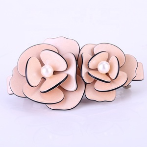 Barrettes pour les <span class=keywords><strong>cheveux</strong></span>, en acrylique, 1 pièce, <span class=keywords><strong>pince</strong></span> élégante en forme de Rose, motif Floral, <span class=keywords><strong>avec</strong></span> perles, nouveau Design - Product Image 2