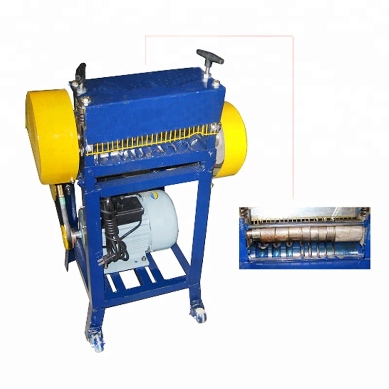 Устройство для удаления отходов электрических кабелей, устройство для зачистки и переработки