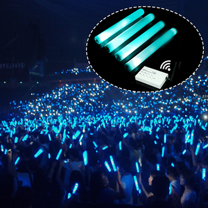 Bastones de Espuma LED al por Mayor, Bastones Luminosos RGB Personalizados con Control Remoto para Bodas y Conciertos - Product Image 1