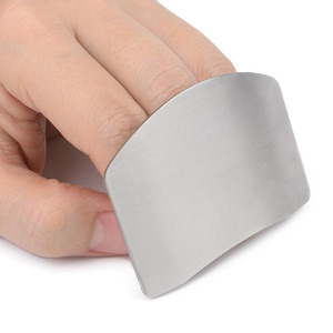 Outil de <span class=keywords><strong>cuisine</strong></span> intelligent de nouvelle conception - Protection de doigt en acier inoxydable pour couper les fruits et les légumes - Product Image 3