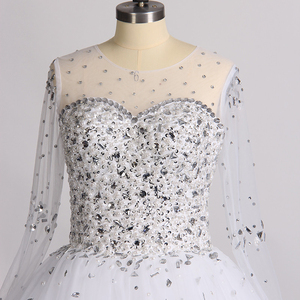 Robes de mariée ON316 avec manches, couleur nude, traîne de cour, décolleté en scoop, strass, robes de mariée Pristian Zouboutin - Product Image 4