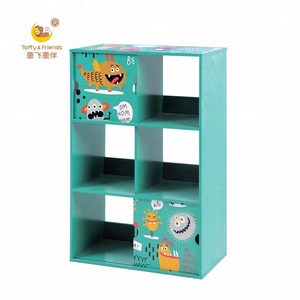 Étagère à livres en bois pour enfants Toffy & Friends Monsters, 3 niveaux avec 2 portes coulissantes - Product Image 3