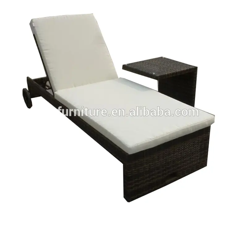 Tuin rotan bamboe ligstoel/chaise lounge met wiel
