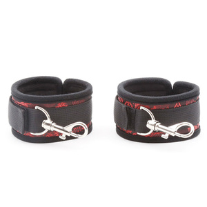 Set di 6 Pezzi Chinoiserie per Giochi Fetish di Coppia, Morsetti per Capezzoli, Manette e Frusta con Piume - Product Image 4