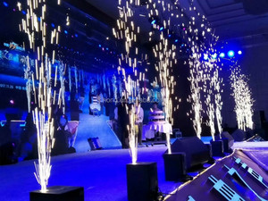 Máy Phun Nước Sân Khấu Sự Kiện Điều Khiển DMX Từ Xa Tia Lửa Lạnh Đám Cưới 650W - Product Image 2