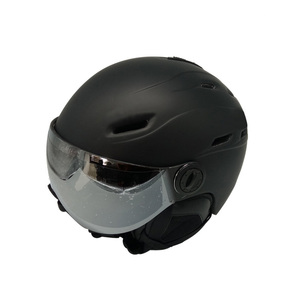 2022 Nieuwste Zwart Volwassen En Jeugd In-Mold Ski Helm Met Vizier - Product Image 1