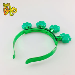 Vente en gros de bandeaux <span class=keywords><strong>LED</strong></span> personnalisés néon Shamrock Nouveau design Noël Remise des diplômes Nouvel An École Thanksgiving Batterie - Product Image 4