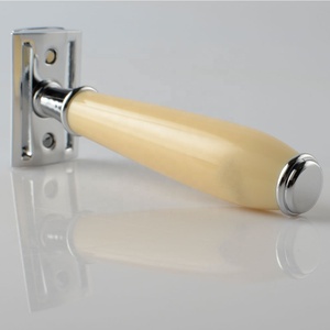 Nuevo diseño mariposa cuidado <span class=keywords><strong>de</strong></span> la piel afeitado blanco privado doble borde resina mango afeitado Metal seguridad Resoire Rasoio Barba maquinilla <span class=keywords><strong>de</strong></span> afeitar - Product Image 2