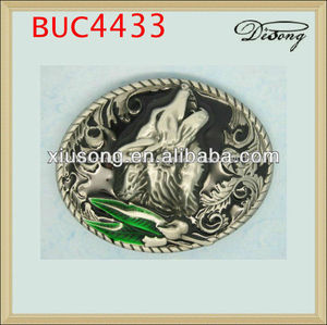BUC4433 western wolf cowboy belt buckle - Product Image 1
