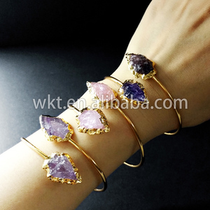WT-B183 Vintage Fashion Trendy Wholesale <span class=keywords><strong>bracciale</strong></span> con <span class=keywords><strong>ametista</strong></span> a doppia punta di freccia, <span class=keywords><strong>bracciale</strong></span> con polsino placcato <span class=keywords><strong>oro</strong></span> regolabile 24k - Product Image 2