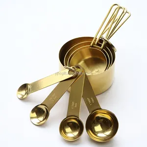 现代量杯和勺子套装，金色可堆叠，时尚坚固的不锈钢 (8件)，用于烹饪和烘烤
