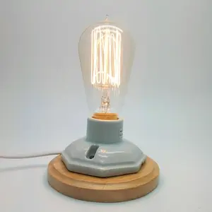 مصابيح مكتب إبداعية كلاسيكية من Edison مزودة بمصباح LED بدون مراحل للتعتيم مصباح من السيراميك بقاعدة خشبية مصباح طاولة E27