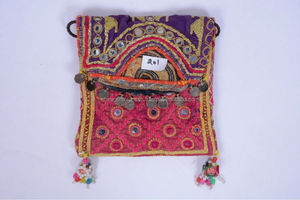 Pochette de luxe rouge faite à la main élégante enveloppe tissu personnalisable broderie à la main sac à main décoratif pour les événements de soirée en gros - Product Image 2