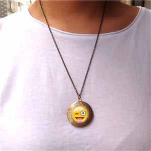 Mujeres cute emoji colgante collar vintage oro corazón ojos emoji emoticon foto Locket collar - Product Image 5