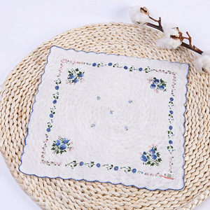 منديل نسائي أنيق بنقوشات الزهور بتصميم رفيع - Product Image 4