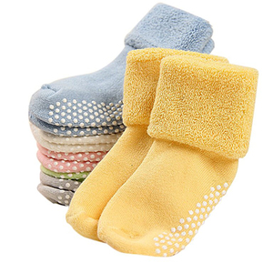 Adorabili <span class=keywords><strong>calze</strong></span> di cotone per bambini di buona qualità con suole in gomma <span class=keywords><strong>antiscivolo</strong></span> traspirante caratteristica per l'inverno - Product Image 1