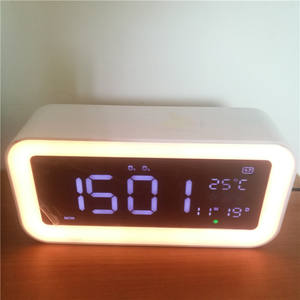 Despertador digital LED multifunción con panel de espejo, luz de ambiente, doble USB, para habitación, <span class=keywords><strong>amanecer</strong></span> <span class=keywords><strong>y</strong></span> atardecer - Product Image 2