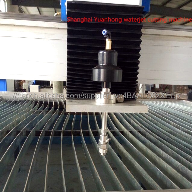 4 M * 2 M découpe jet d'eau intensificateur H2O pompe machine; 5 axes tête de coupe système pompe à multiplicateur.