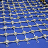 Écran d'affichage LED à maille vidéo flexible et transparente de haut niveau pour l'extérieur