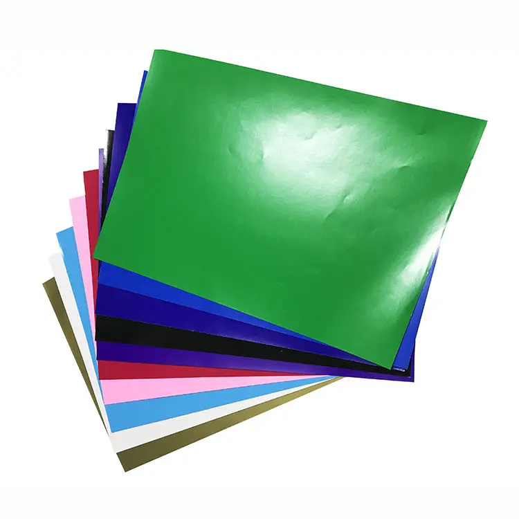 Carta patinata in polietilene di colore smaltato artigianale in silicone su un lato più popolare