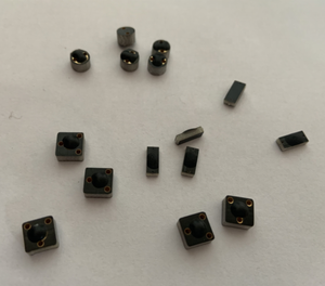 UHF RFID en etiquetas de hierro metálico Mini tamaño pequeño para gestión de herramientas Seguimiento de activos - Product Image 5